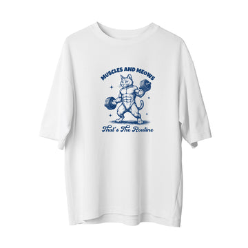 Muscle And Meows - Oversize T-Shirt