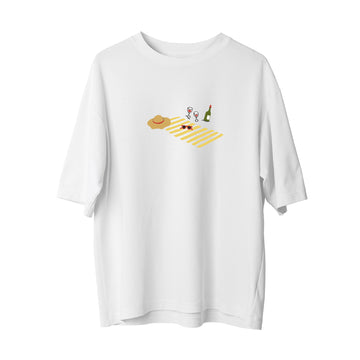 Beach Towel and Wine - Oversize T-Shirt