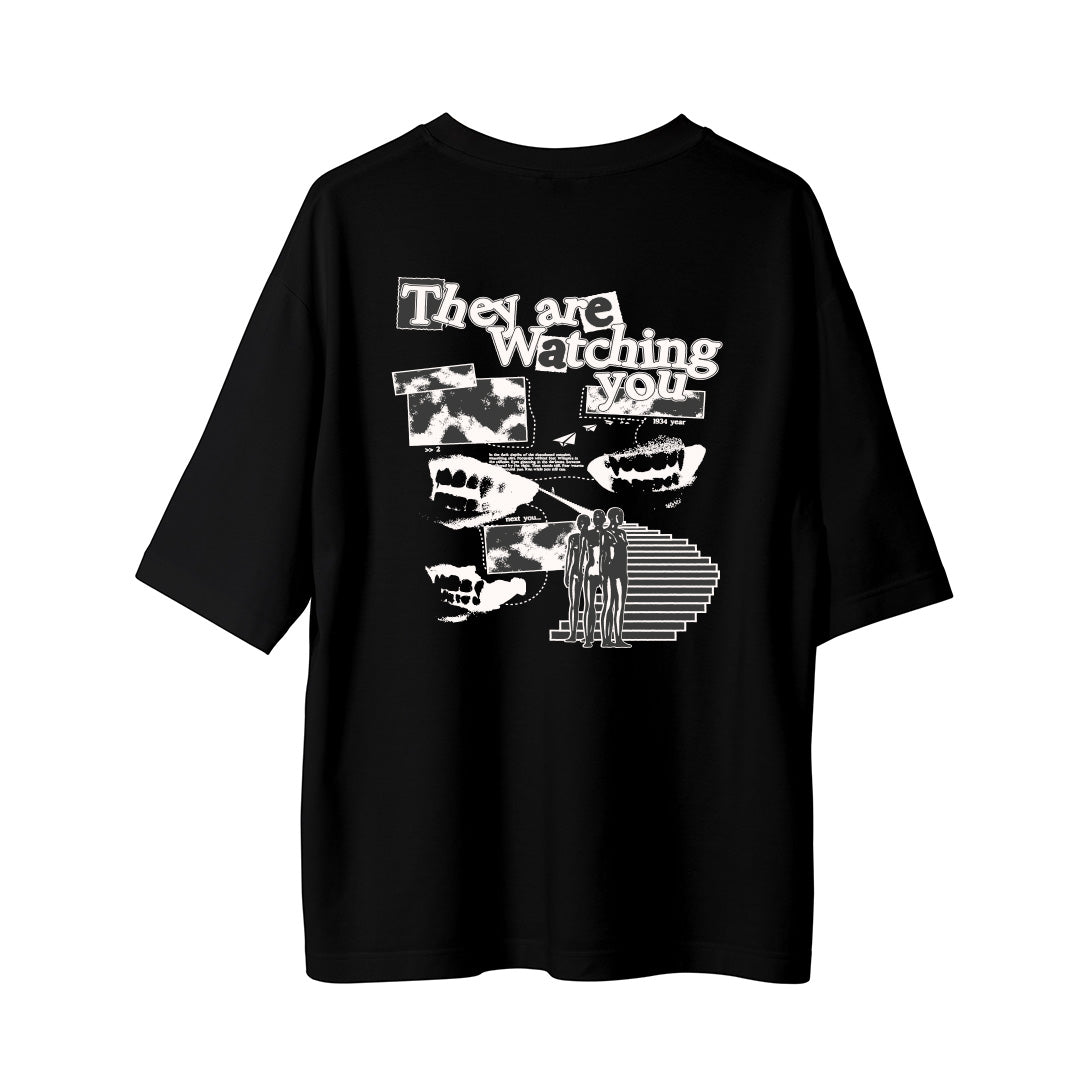Watching - Oversize T-Shirt