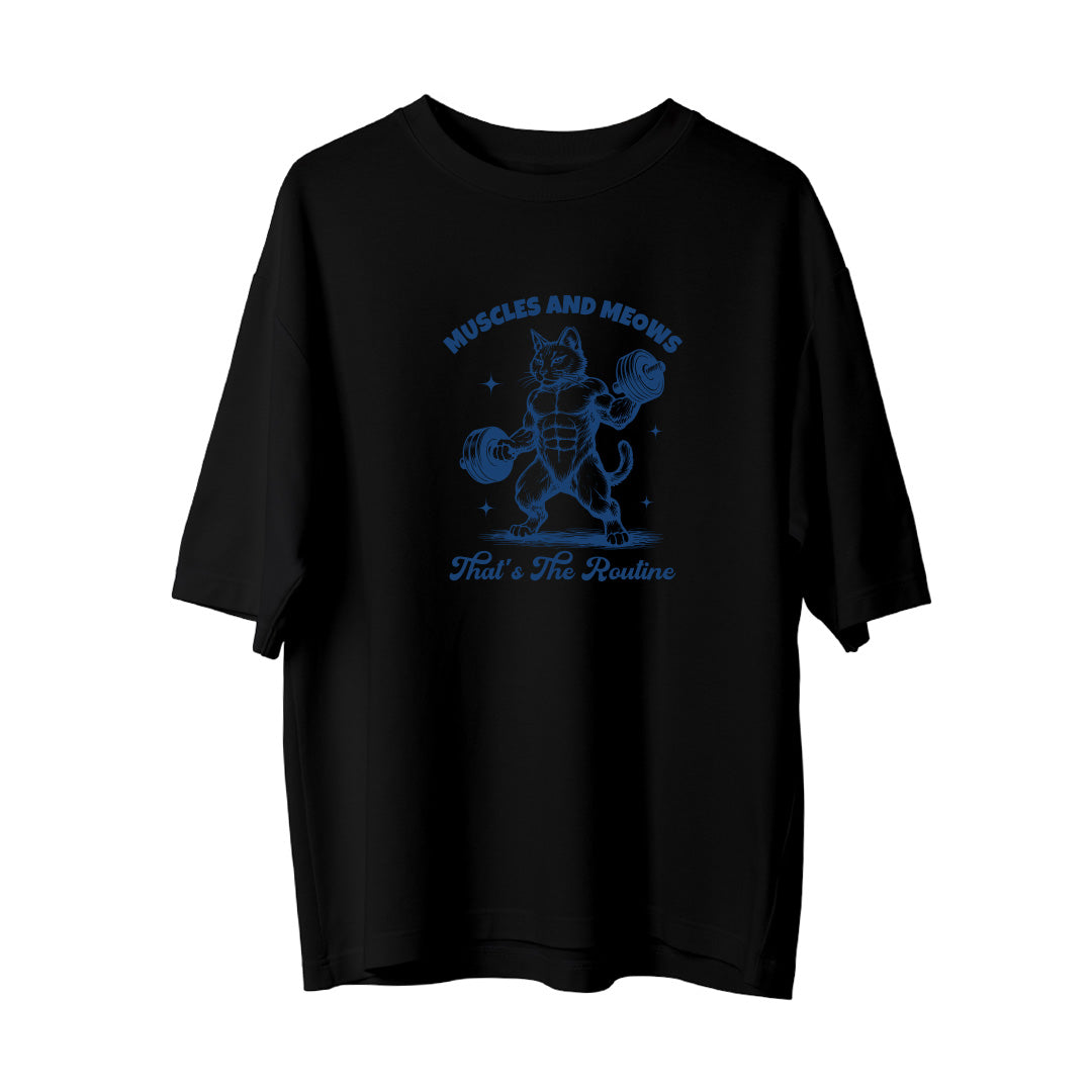 Muscle And Meows - Oversize T-Shirt